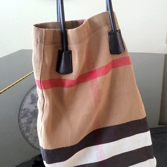 Burberry Handbags - Burberry burlap Bag